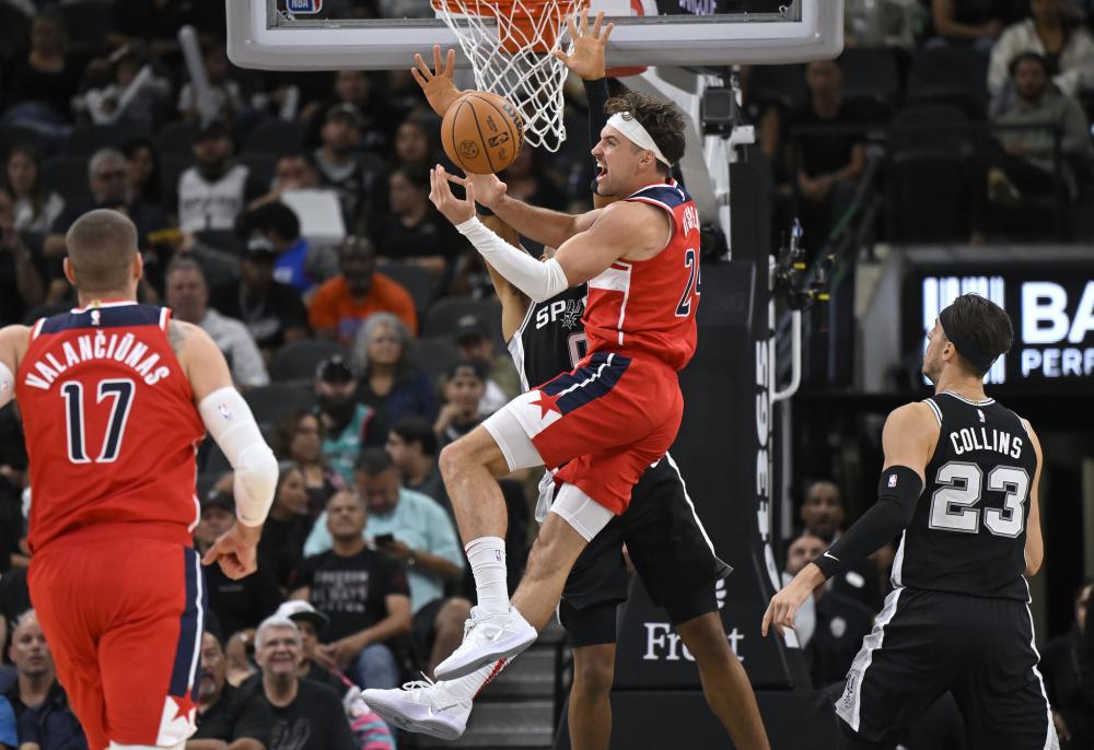 队中场结构 队中场结构